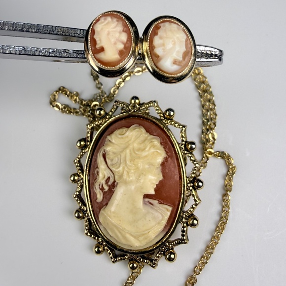 Cameo Brooch/Necklace and Earrings - Picture 14 of 14